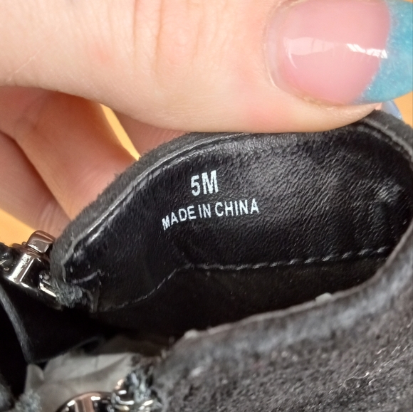 NWT Pelle Moda 'Candis' Pointy Toe Kitten Heel Ankle Booties in Black Suede - Picture 7 of 7